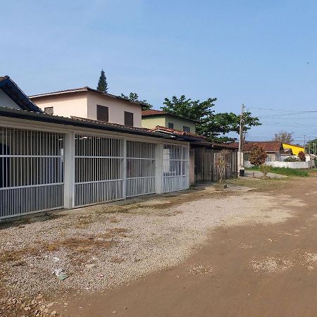 הוילה אובטובה 0005.04 - Maranduba - Casa - 3 Dorm - 14 Pess - 3 Quadras Do Mar - Piscina Coletiva - Wifi - Ar Condicionado מראה חיצוני תמונה
