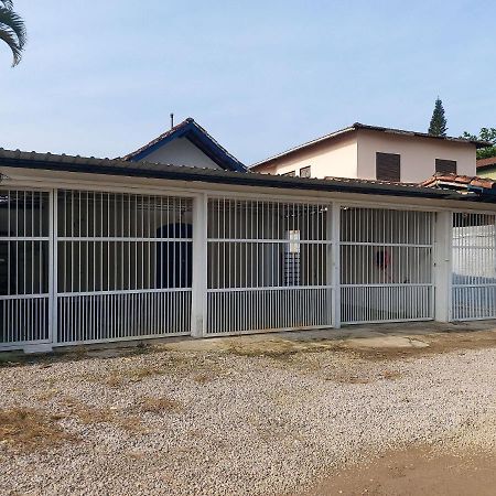 הוילה אובטובה 0005.04 - Maranduba - Casa - 3 Dorm - 14 Pess - 3 Quadras Do Mar - Piscina Coletiva - Wifi - Ar Condicionado מראה חיצוני תמונה