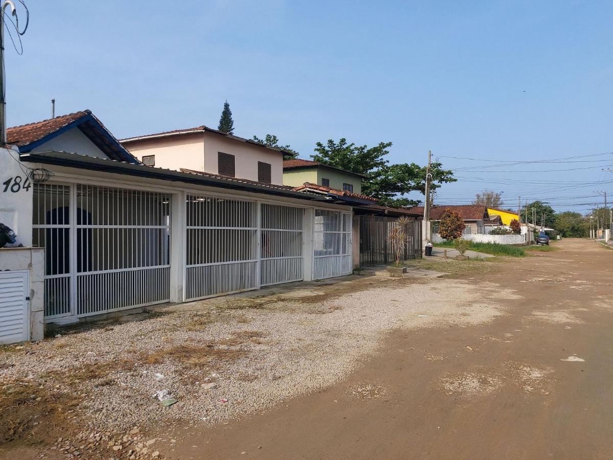 הוילה אובטובה 0005.04 - Maranduba - Casa - 3 Dorm - 14 Pess - 3 Quadras Do Mar - Piscina Coletiva - Wifi - Ar Condicionado מראה חיצוני תמונה