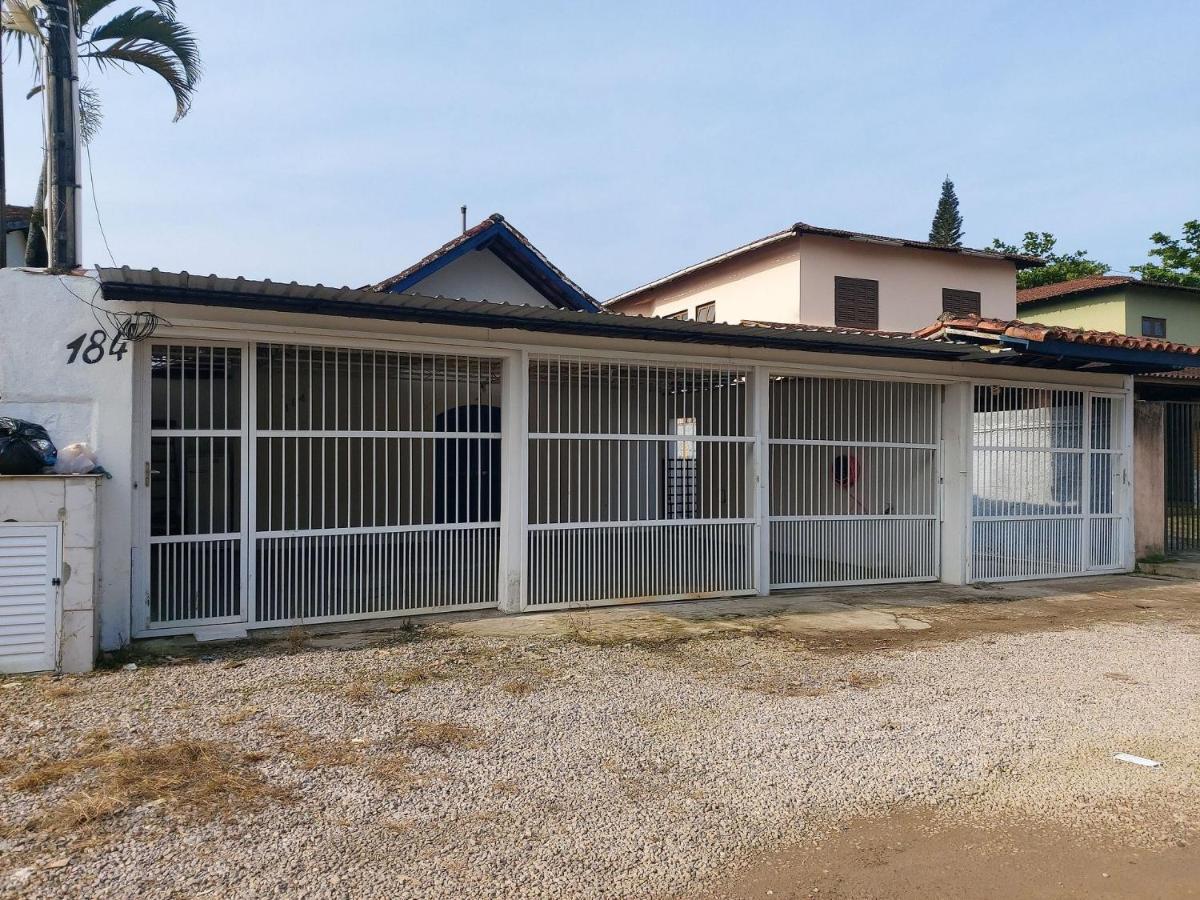 הוילה אובטובה 0005.04 - Maranduba - Casa - 3 Dorm - 14 Pess - 3 Quadras Do Mar - Piscina Coletiva - Wifi - Ar Condicionado מראה חיצוני תמונה